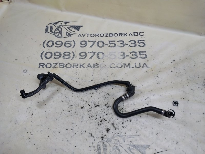 Запчасть патрубок системы охлаждения Porsche Macan 2015 95B CTMA 95B611931N Б/У Патрубок системы охлаждения Porsche Macan 2015 95B CTMA 95B611931N Б/У