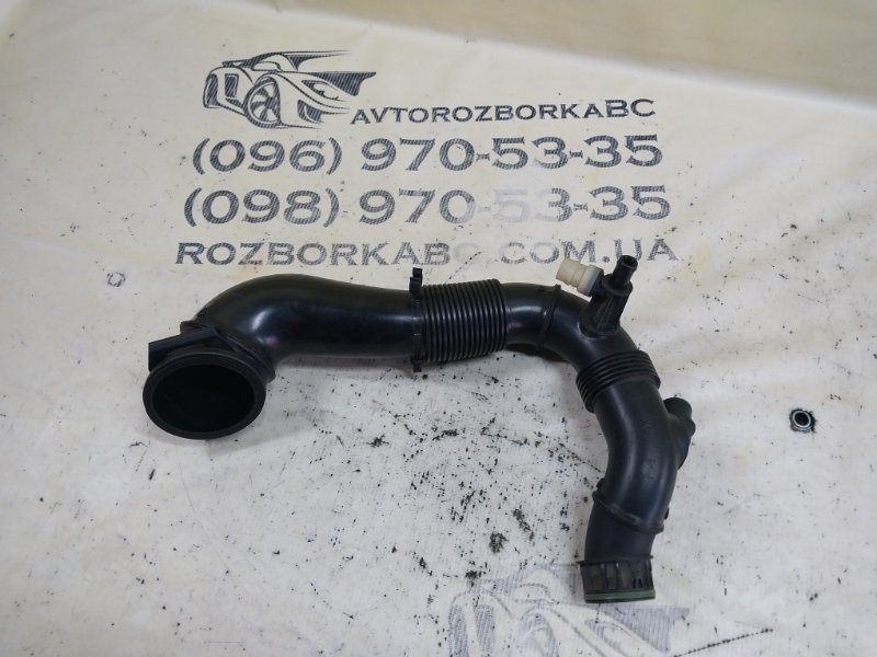 Запчасть патрубок воздушного фильтра Porsche Macan 2015 95B CTMA 95B 128 532 A Б/У Патрубок воздушного фильтра Porsche Macan 2015 95B CTMA 95B 128 532 A Б/У