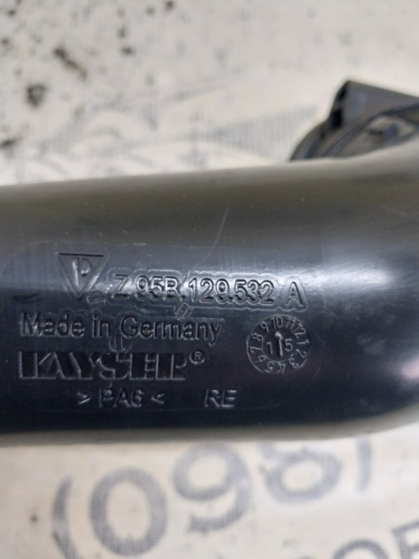 Патрубок воздушного фильтра правый Macan 2015 95B CTMA Патрубок воздушного фильтра правый Macan 2015 95B CTMA