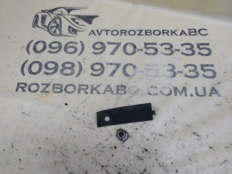 Запчасть упор капота левый Porsche Macan 2015 95B CTMA 95B 823 417 Б/У Упор капота левый Porsche Macan 2015 95B CTMA 95B 823 417 Б/У