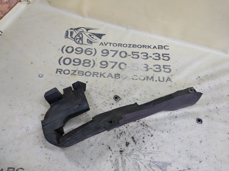 Запчасть уплотнитель жабо правый Porsche Macan 2015 95B CTMA 95B 823 732 Б/У Уплотнитель жабо правый Porsche Macan 2015 95B CTMA 95B 823 732 Б/У