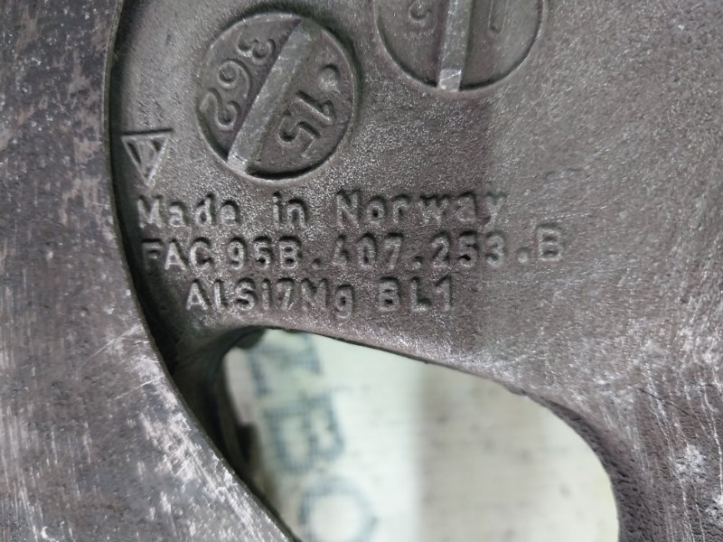 Цапфа/поворотный кулак передний левый Macan 2015 95B CTMA Цапфа/поворотный кулак передний левый Macan 2015 95B CTMA