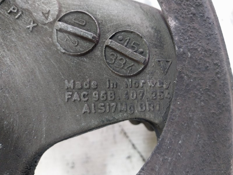 Цапфа/поворотный кулак передний правый Macan 2015 95B CTMA Цапфа/поворотный кулак передний правый Macan 2015 95B CTMA