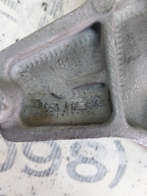 Кронштейн амортизатора передний правый Macan 2015 95B CTMA Кронштейн амортизатора передний правый Macan 2015 95B CTMA