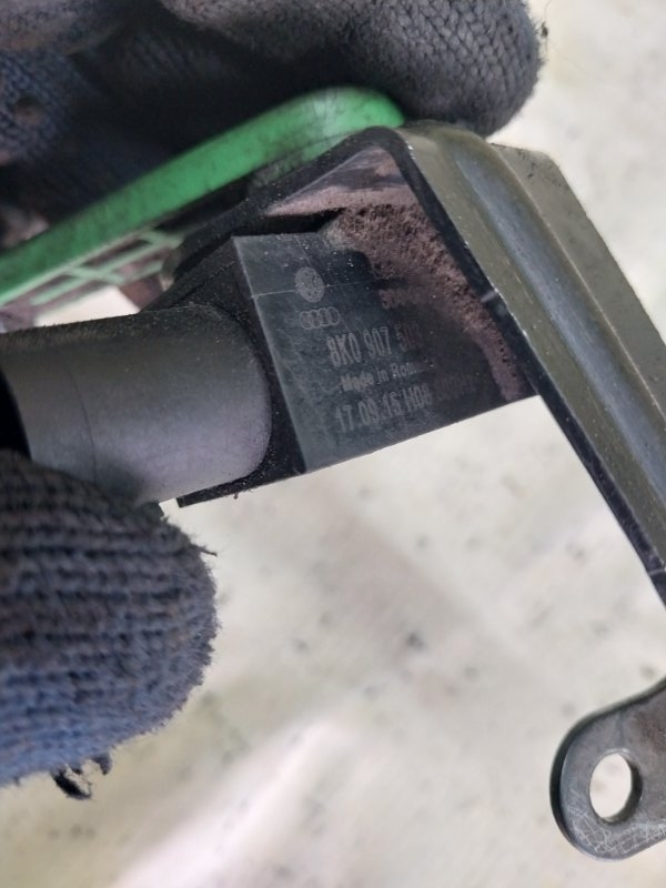 Датчик высоты дорожного просвета передний левый Macan 2015 95B CTMA Датчик высоты дорожного просвета передний левый Macan 2015 95B CTMA