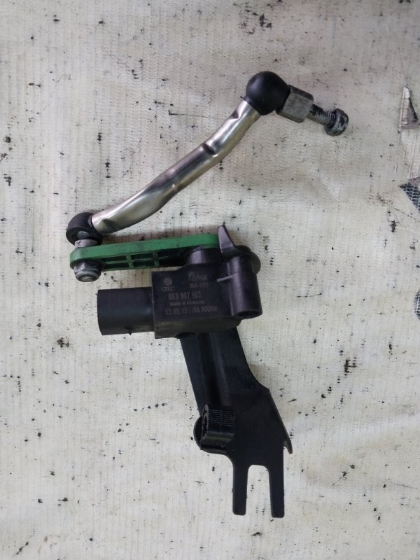 Датчик высоты дорожного просвета передний правый Macan 2015 95B CTMA Датчик высоты дорожного просвета передний правый Macan 2015 95B CTMA