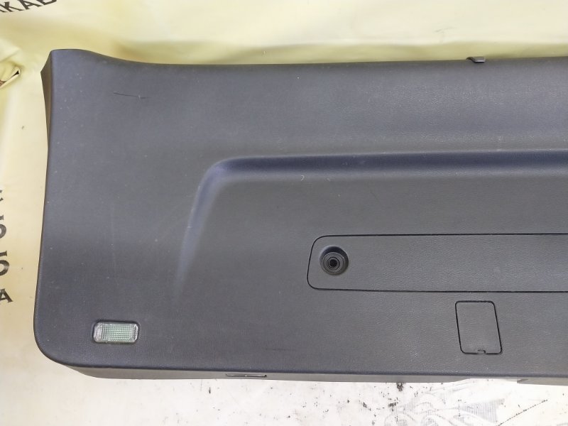 Обшивка двери багажника Audi Q7 4M 3.0 Обшивка двери багажника Audi Q7 4M 3.0