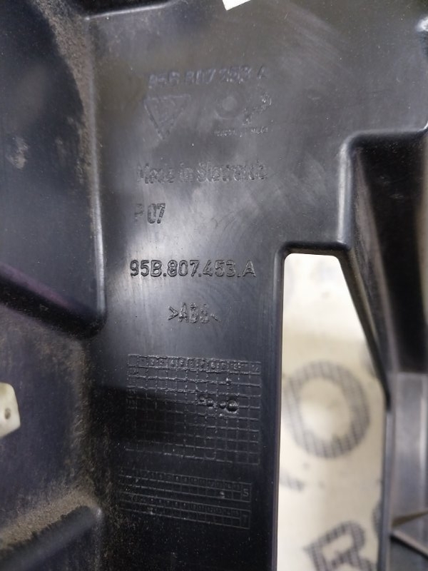 Кронштейн бампера задний левый Macan 2015 95B CTMA Кронштейн бампера задний левый Macan 2015 95B CTMA