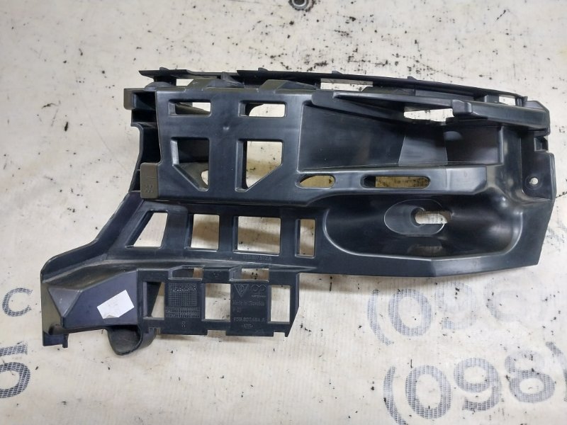 Кронштейн бампера задний правый Macan 2015 95B CTMA Кронштейн бампера задний правый Macan 2015 95B CTMA