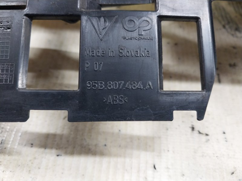 Кронштейн бампера задний правый Porsche Macan 95B CTMA Кронштейн бампера задний правый Porsche Macan 95B CTMA