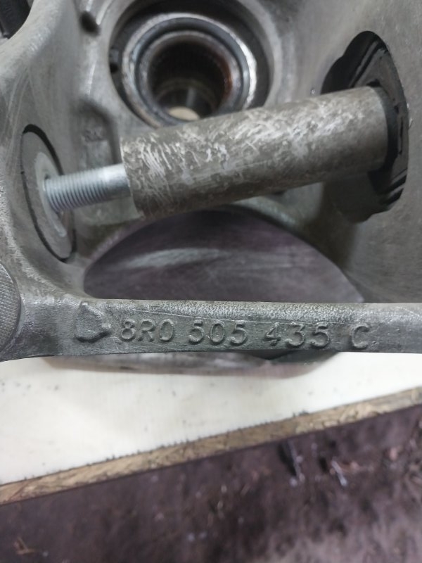 Цапфа задняя левая Macan 2015 95B CTMA Цапфа задняя левая Macan 2015 95B CTMA