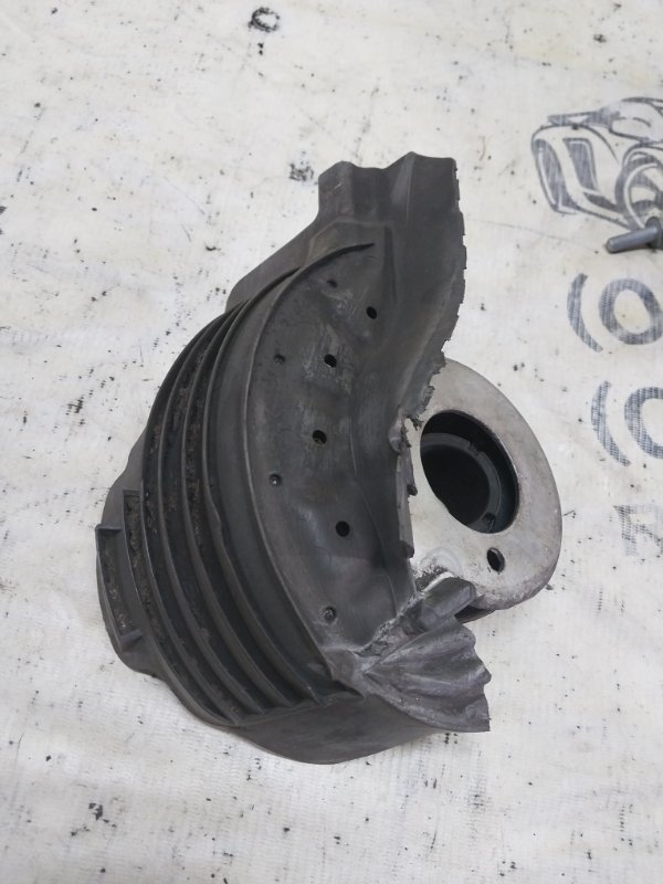 Защита рычага задняя левая Macan 2015 95B CTMA Защита рычага задняя левая Macan 2015 95B CTMA