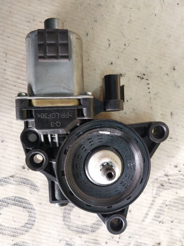 Мотор стеклоподъемника передний левый Sportage 2017 QL 2.4 Мотор стеклоподъемника передний левый Sportage 2017 QL 2.4