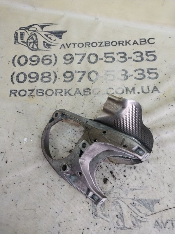 Запчасть кронштейн подрамника передний правый Porsche Macan 2015 95B CTMA 95B 399 332 B Б/У Кронштейн подрамника передний правый Porsche Macan 2015 95B CTMA 95B 399 332 B Б/У