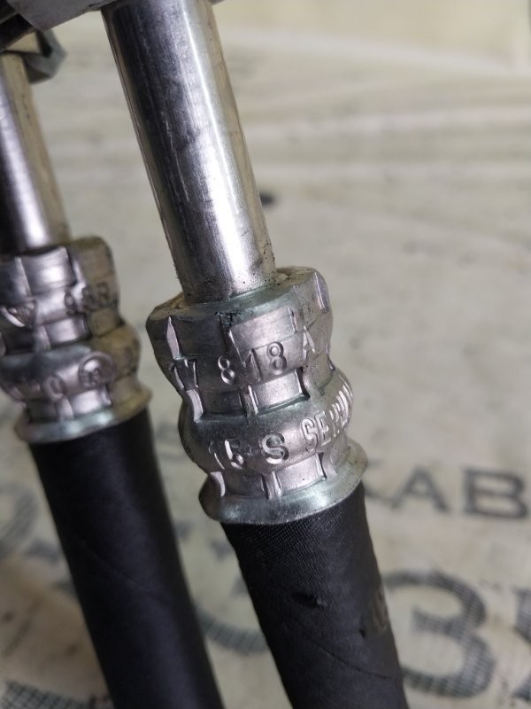 Трубка масляного радиатора Macan 2015 95B CTMA Трубка масляного радиатора Macan 2015 95B CTMA