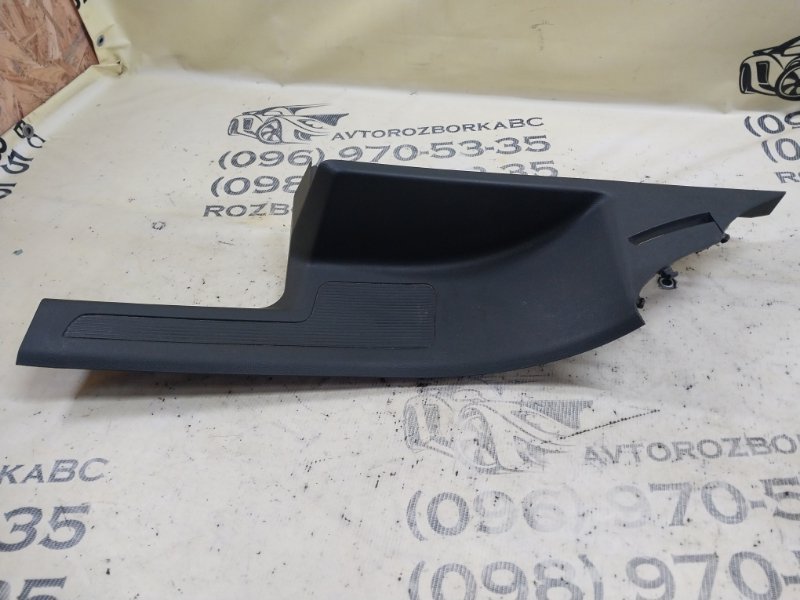 Накладка порога салона задняя левая Tiguan 2022 Tiguan 2 2.0 DTEA Накладка порога салона задняя левая Tiguan 2022 Tiguan 2 2.0 DTEA