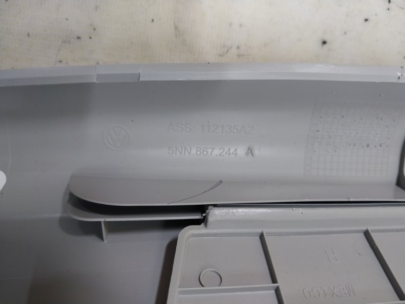 Накладка центральной стойки правая Tiguan 2022 Tiguan 2 2.0 DTEA Накладка центральной стойки правая Tiguan 2022 Tiguan 2 2.0 DTEA