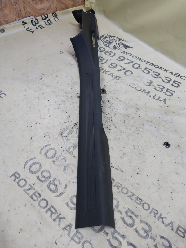 Накладка порога передняя правая Tiguan 2022 Tiguan 2 2.0 DTEA Накладка порога передняя правая Tiguan 2022 Tiguan 2 2.0 DTEA