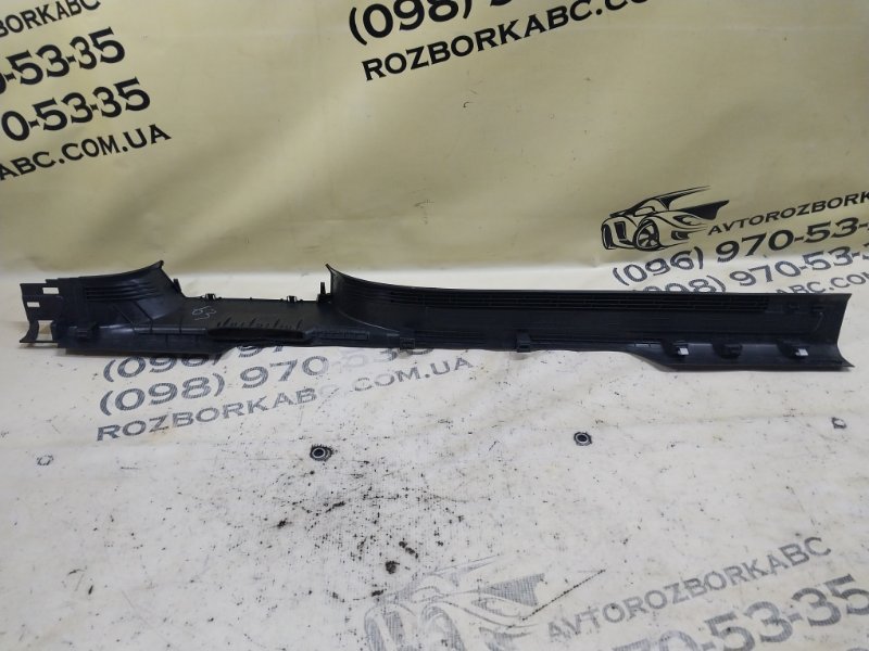 Накладка порога передняя правая Tiguan 2022 Tiguan 2 2.0 DTEA Накладка порога передняя правая Tiguan 2022 Tiguan 2 2.0 DTEA