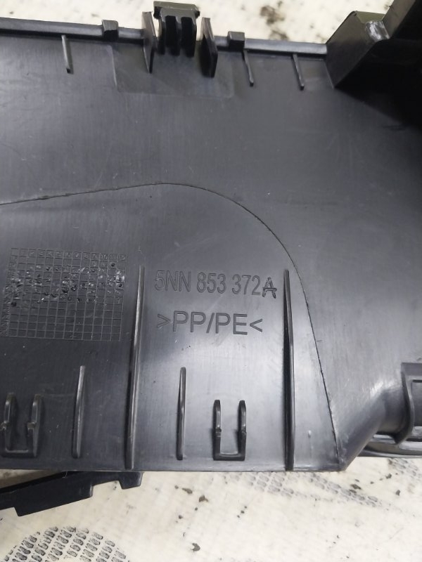 Накладка порога передняя правая Tiguan 2022 Tiguan 2 2.0 DTEA Накладка порога передняя правая Tiguan 2022 Tiguan 2 2.0 DTEA