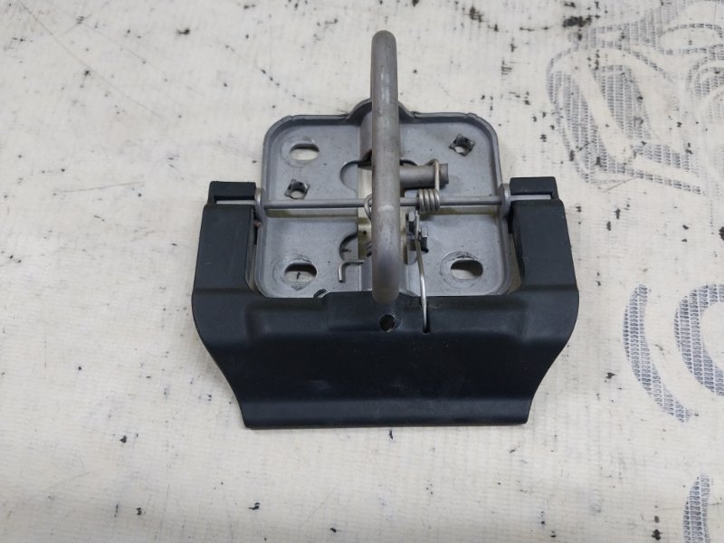 Крюк замка капота Tiguan 2022 Tiguan 2 2.0 DTEA Крюк замка капота Tiguan 2022 Tiguan 2 2.0 DTEA