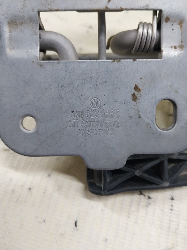 Крюк замка капота Volkswagen Tiguan Tiguan 2 2.0 DTEA Крюк замка капота Volkswagen Tiguan Tiguan 2 2.0 DTEA