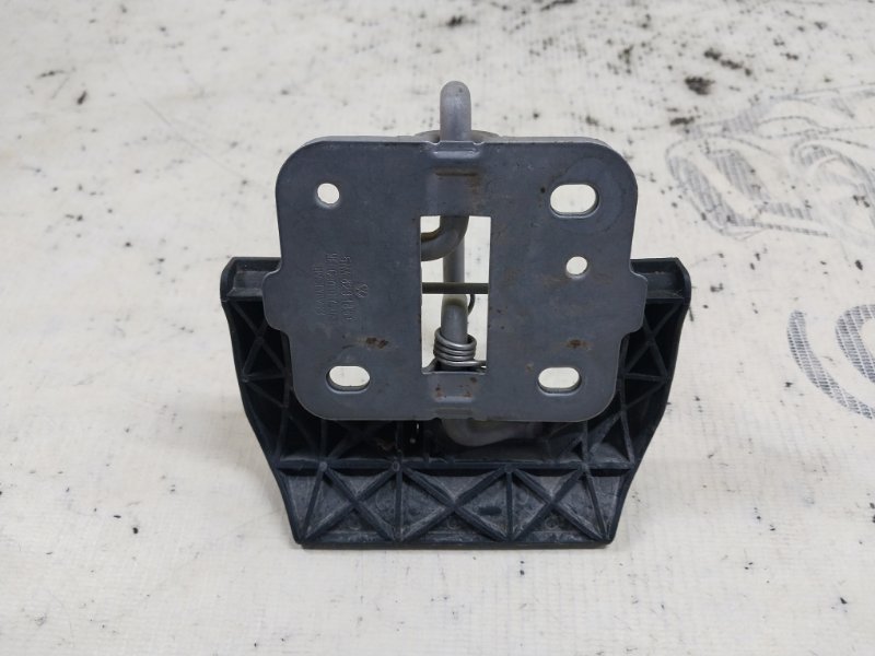 Крюк замка капота Tiguan 2022 Tiguan 2 2.0 DTEA Крюк замка капота Tiguan 2022 Tiguan 2 2.0 DTEA