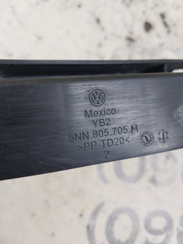 Кронштейн бампера центральний передний Tiguan 2022 Tiguan 2 2.0 DTEA Кронштейн бампера центральний передний Tiguan 2022 Tiguan 2 2.0 DTEA