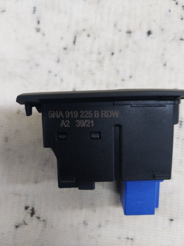 Кнопка аварийной сигнализации Tiguan 2022 Tiguan 2 2.0 DTEA Кнопка аварийной сигнализации Tiguan 2022 Tiguan 2 2.0 DTEA