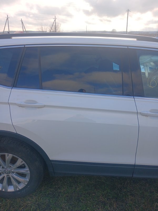 Запчасть двери задние правые Volkswagen Tiguan 2019 Tiguan 2 2.0 DGUA 5NN833056A Б/У Двери задние правые Volkswagen Tiguan 2019 Tiguan 2 2.0 DGUA 5NN833056A Б/У