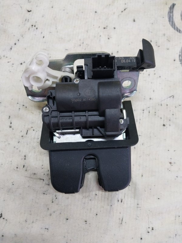 Замок багажника Tiguan 2019 Tiguan 2 2.0 DGUA Замок багажника Tiguan 2019 Tiguan 2 2.0 DGUA