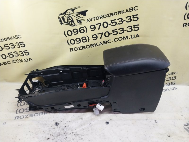 Запчасть центральна консоль с подлокотником Ford Explorer 2020 3.0 LB5Z-78044B90-A Б/У Центральна консоль с подлокотником Ford Explorer 2020 3.0 LB5Z-78044B90-A Б/У