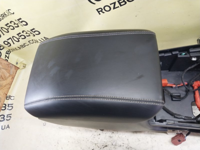 Центральна консоль с подлокотником Explorer 2020 3.0 Центральна консоль с подлокотником Explorer 2020 3.0