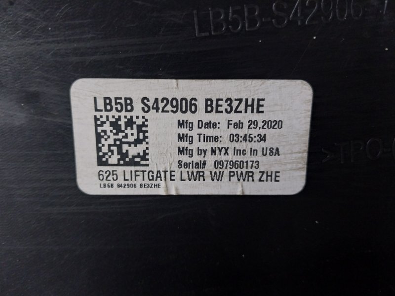 Обшивка кришки багажника Explorer 2020 3.0 Обшивка кришки багажника Explorer 2020 3.0