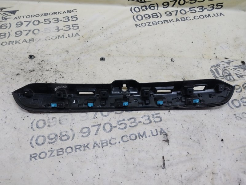 Молдинг двери багажника задний Explorer 2020 3.0 Молдинг двери багажника задний Explorer 2020 3.0