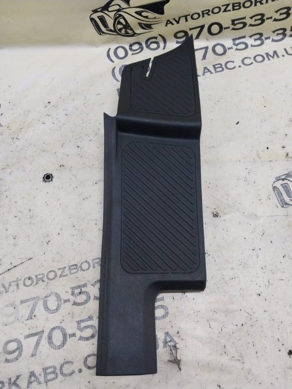 Накладка порога салона задняя правая Explorer 2020 3.0 Накладка порога салона задняя правая Explorer 2020 3.0