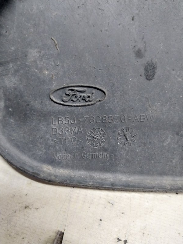 Брызговик передний правый Explorer 2020 3.0 Брызговик передний правый Explorer 2020 3.0