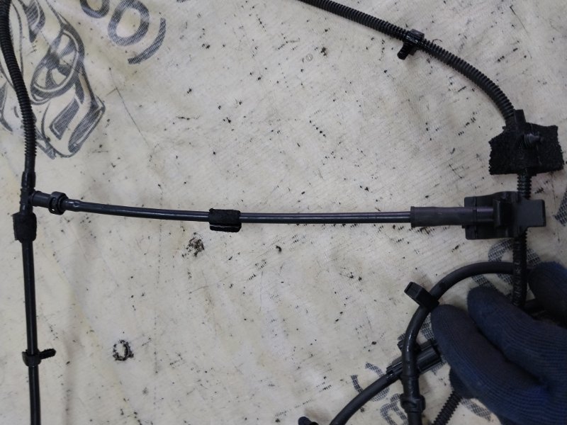 Фишка на омыватель стекла Ford Explorer 3.0 Фишка на омыватель стекла Ford Explorer 3.0