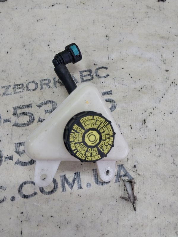 Бачок тормозной жидкости Ford Explorer 3.0 Бачок тормозной жидкости Ford Explorer 3.0