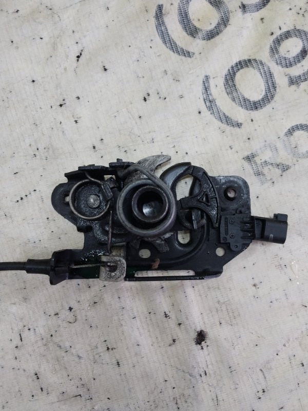 Замок капота Explorer 2020 3.0 Замок капота Explorer 2020 3.0