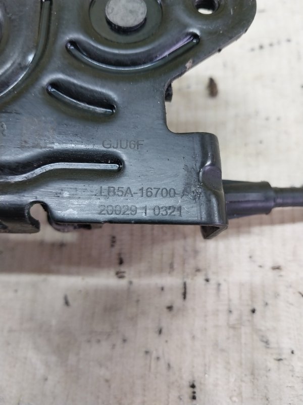 Замок капота Explorer 2020 3.0 Замок капота Explorer 2020 3.0