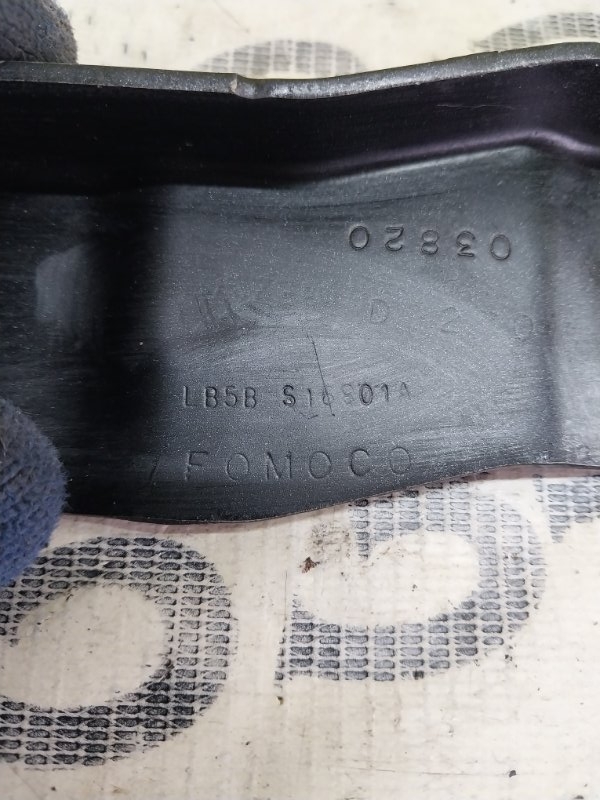 Петля капота передняя левая Explorer 2020 3.0 Петля капота передняя левая Explorer 2020 3.0