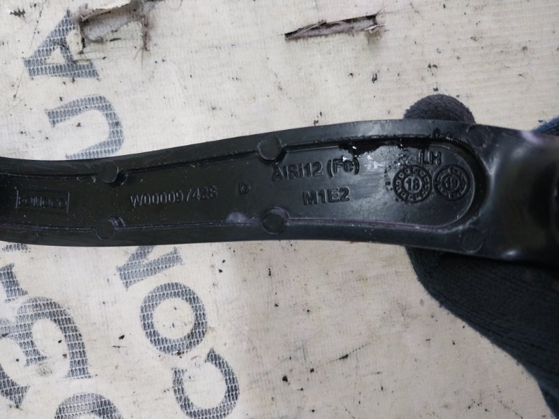 Дворник лобового стекла левый Ford Explorer 3.0 Дворник лобового стекла левый Ford Explorer 3.0