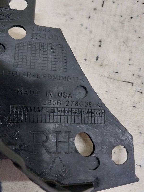 Кронштейн правый Ford Explorer 3.0 Кронштейн правый Ford Explorer 3.0