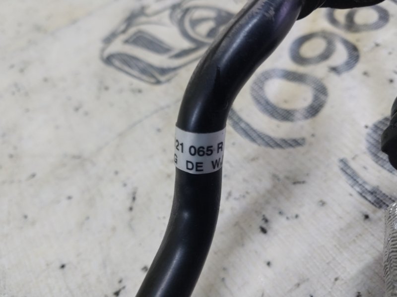 Трубка системи охолодження Tiguan 2022 Tiguan 2 2.0 DTEA Трубка системи охолодження Tiguan 2022 Tiguan 2 2.0 DTEA