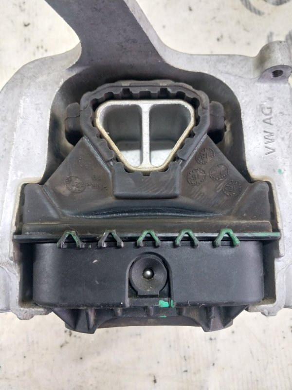 Подушка двигателя правая Tiguan 2022 Tiguan 2 2.0 DTEA Подушка двигателя правая Tiguan 2022 Tiguan 2 2.0 DTEA