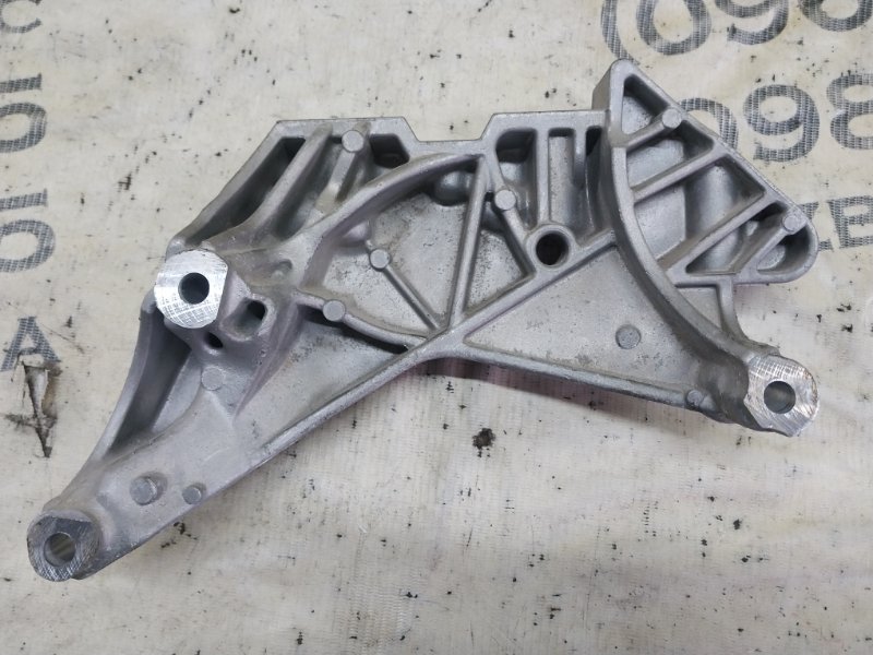 Кронштейн двигателя Tiguan 2022 Tiguan 2 2.0 DTEA Кронштейн двигателя Tiguan 2022 Tiguan 2 2.0 DTEA