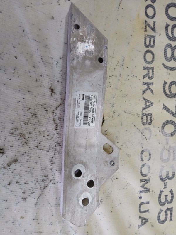 Кронштейн телевизора передний правый GLC 300 2019 X253 27492031846862