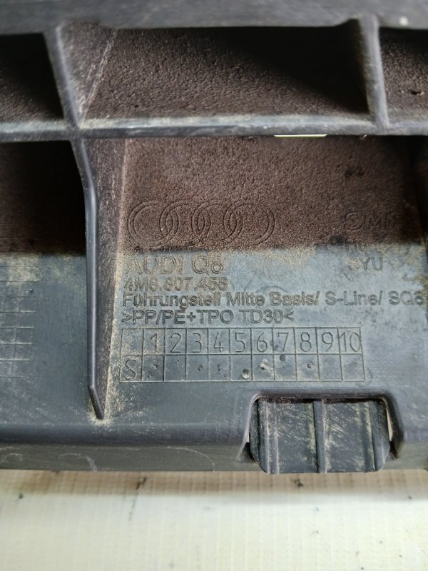 Кронштейн бампера задний Audi Q8 3.0 DCBD