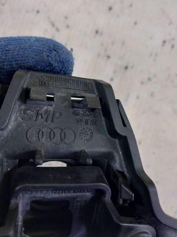 Кронштейн камеры передний Q8 2019 3.0 DCBD Кронштейн камеры передний Q8 2019 3.0 DCBD